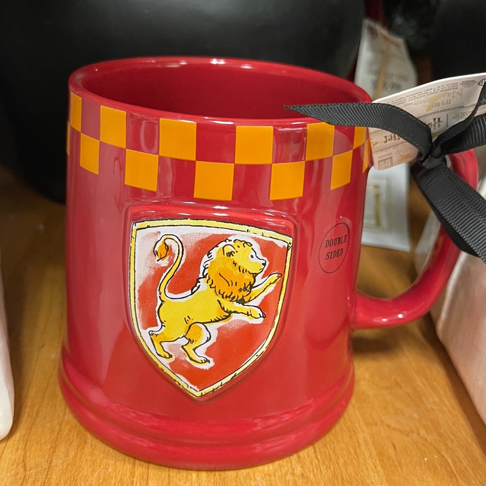 RAE DUNN Harry Potter Gryffindor Crest 🦁 Doublesided XL ceramic mug NWT